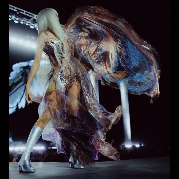 Foto Populer Penuh Cinta untuk Lisa (BLACKPINK)