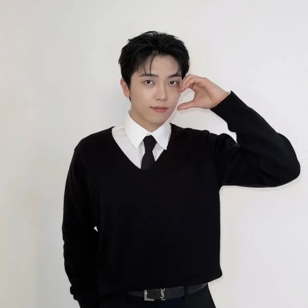 오늘 가장 사랑받은 민균 (온앤오프)의 모습