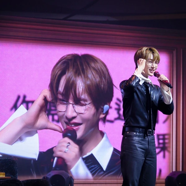 Today's Most Loved Onew (SHINee)