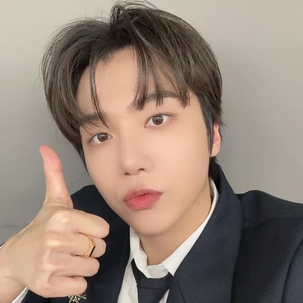 Penampilan Jinho (PENTAGON) yang Paling Dicintai Hari Ini