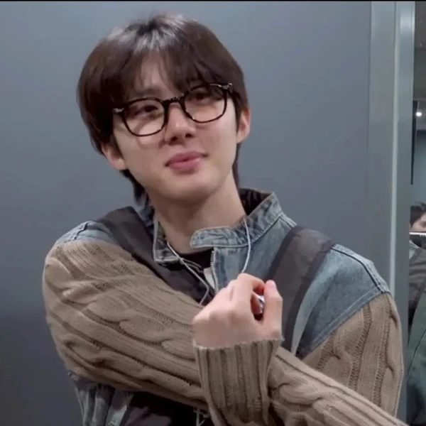 Top Photo Full of Hui (PENTAGON) Love