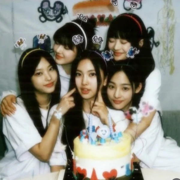 Shining profile picture of NewJeans on today's Choeaedol