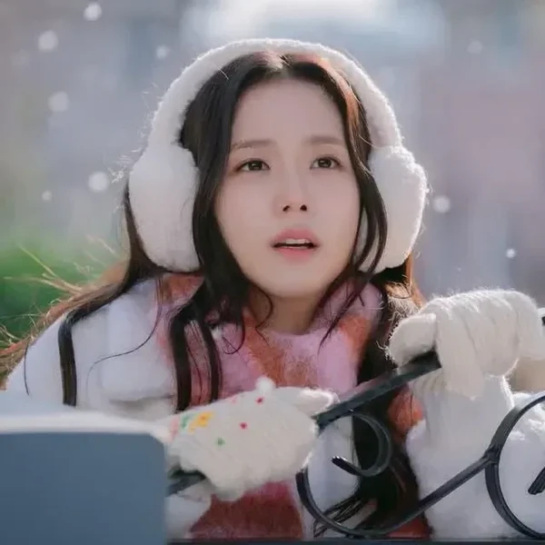 Penampilan Jisoo (BLACKPINK) yang Paling Dicintai Hari Ini