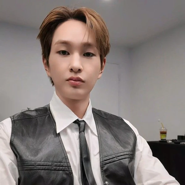 Today's Most Loved Onew (SHINee)