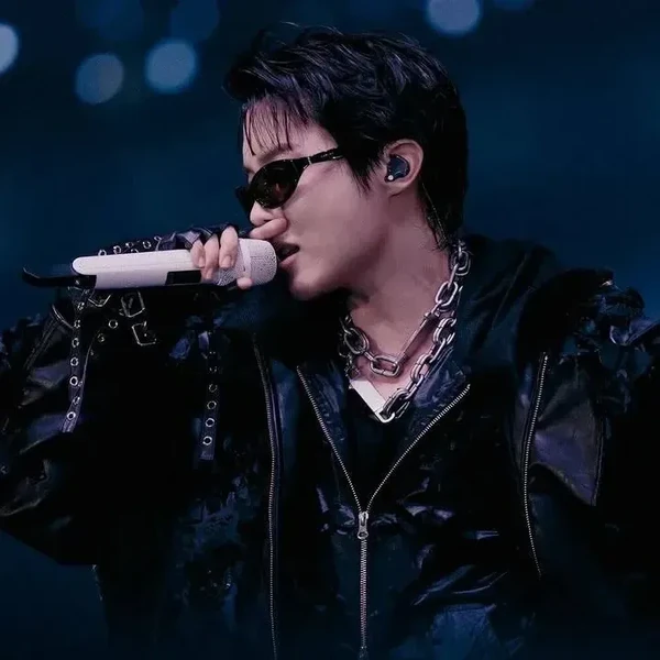 Penampilan j-hope (BTS) yang Paling Dicintai Hari Ini