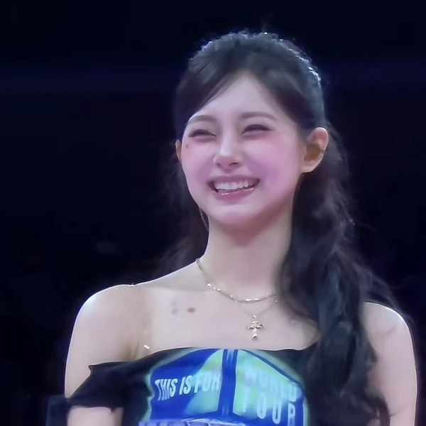 Penampilan Tzuyu (TWICE) yang Paling Dicintai Hari Ini