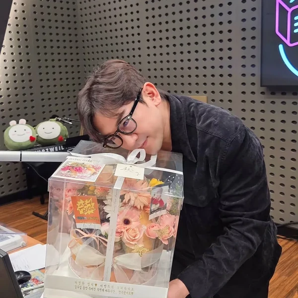 Today's Most Loved Lee Minwoo (SHINHWA)