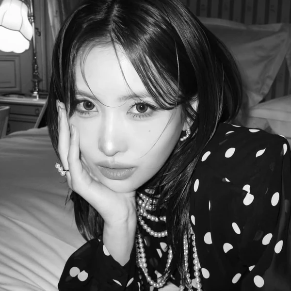 Popular profile image of 모모 (TWICE) selected by votes