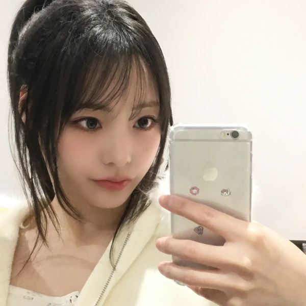 시연 (QWER) 팬심 가득한 인기 사진
