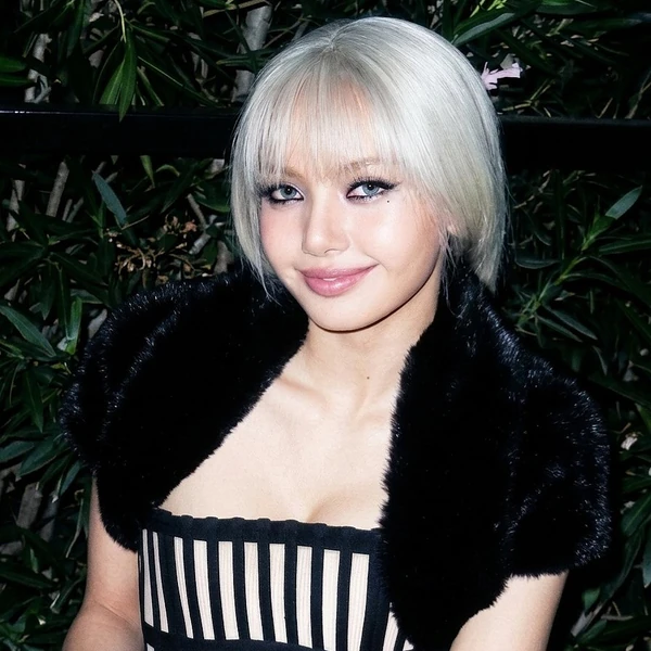 리사 (BLACKPINK) 팬심 가득한 인기 사진