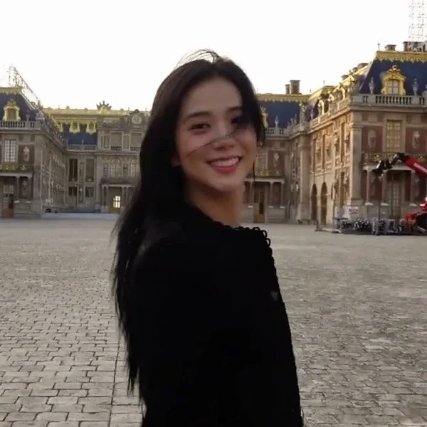 Today's Most Loved Jisoo (BLACKPINK)