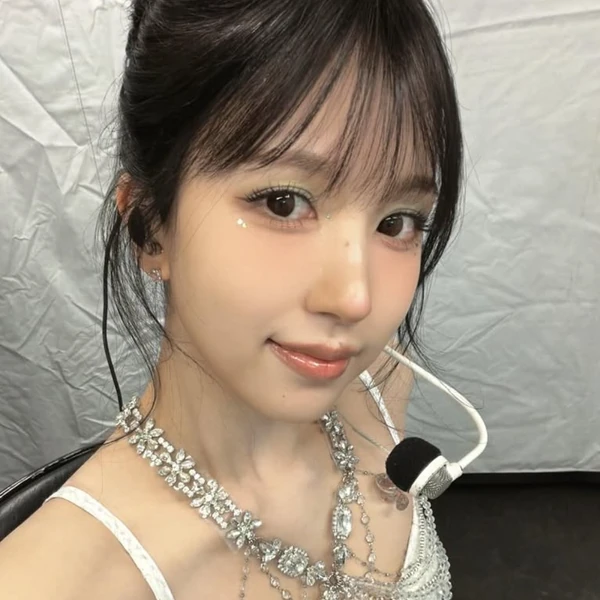 Foto Populer Penuh Cinta untuk Mina (TWICE)