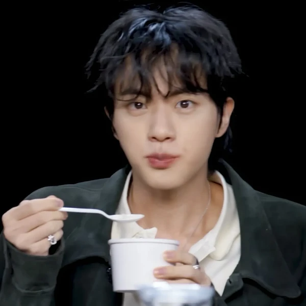 Foto Populer Penuh Cinta untuk Jin (BTS)