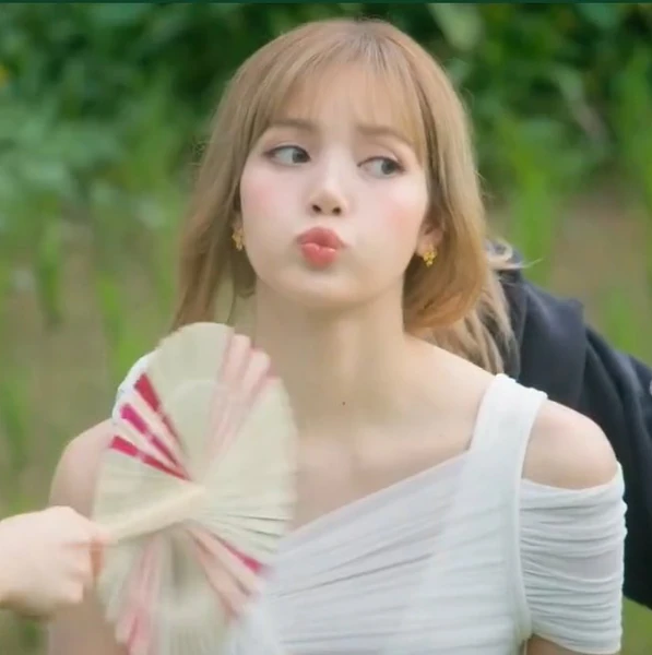 Momen Terbaik Lisa (BLACKPINK) Pilihan Penggemar