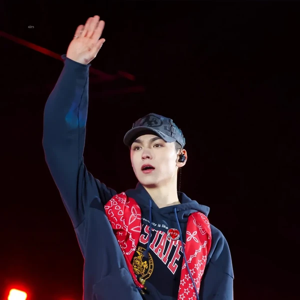 Top Photo Full of Vernon (SEVENTEEN) Love