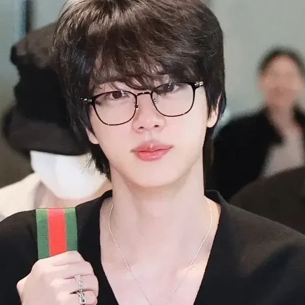 Penampilan Jin (BTS) yang Paling Dicintai Hari Ini