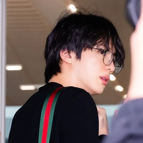 Foto Populer Penuh Cinta untuk Jin (BTS)