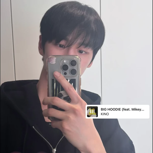 Today's Most Loved Hongseok (PENTAGON)