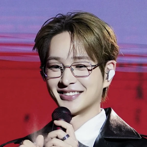 今天最受喜爱的温流 (SHINee)