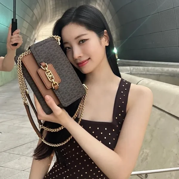 今日最も愛されたダヒョン (TWICE)の姿