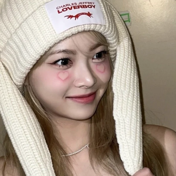 今天最受喜爱的洪恩彩 (LE SSERAFIM)