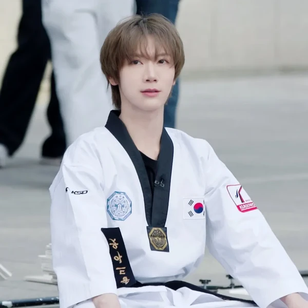 Shining profile picture of TEN (WayV) on today's Choeaedol