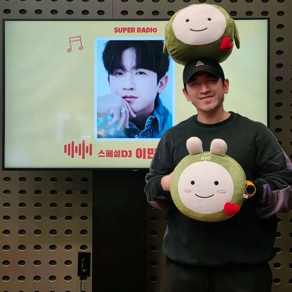 Signature photo of Lee Minwoo (SHINHWA) capturing their charm