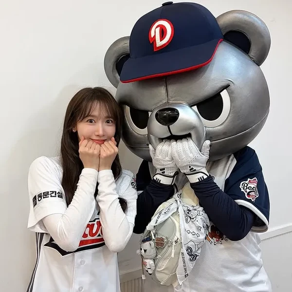 Popular profile image of Yoona (Girls' Generation) selected by votes