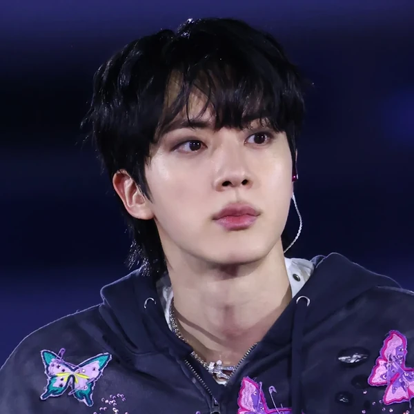 Foto Populer Penuh Cinta untuk Jin (BTS)