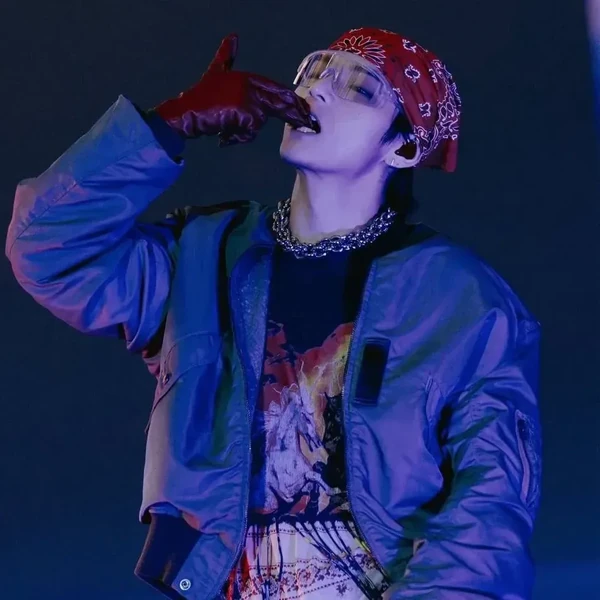 뷔 (방탄소년단) 팬심 가득한 인기 사진