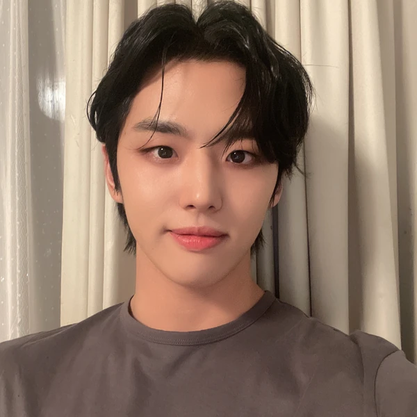 Today's Most Loved Hongseok (PENTAGON)