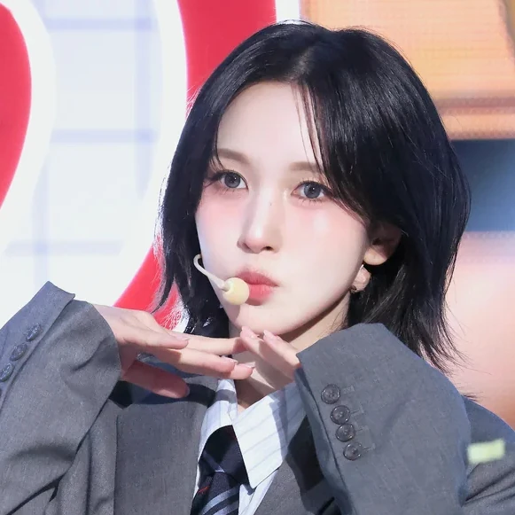 Foto Populer Penuh Cinta untuk Mina (TWICE)