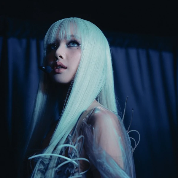 Penampilan Lisa (BLACKPINK) yang Paling Dicintai Hari Ini