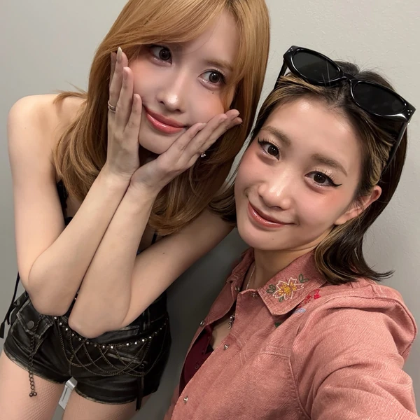 Foto Populer Penuh Cinta untuk Momo (TWICE)