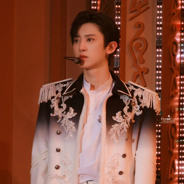 오늘 가장 사랑받은 찬열 (EXO)의 모습