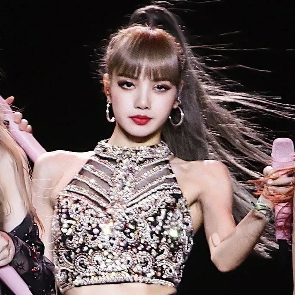 Momen Terbaik Lisa (BLACKPINK) Pilihan Penggemar