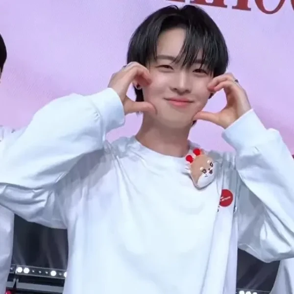 Popular profile image of 晓珍 (ONF) selected by votes