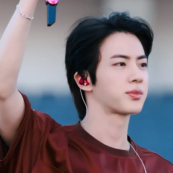 Foto Populer Penuh Cinta untuk Jin (BTS)