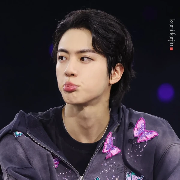 Foto Populer Penuh Cinta untuk Jin (BTS)