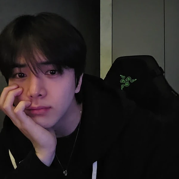 Top Photo Full of Younghoon (THE BOYZ) Love