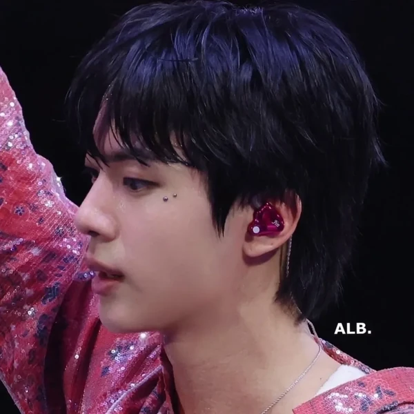 Penampilan Jin (BTS) yang Paling Dicintai Hari Ini