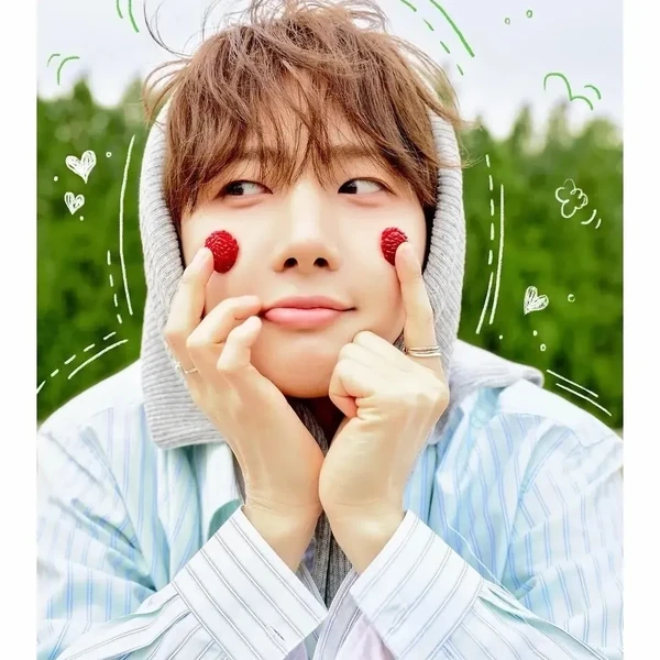 Top Photo Full of Hui (PENTAGON) Love