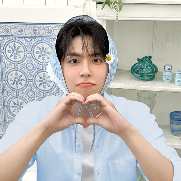 오늘 가장 사랑받은 원필 (DAY6)의 모습