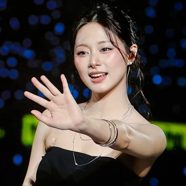 Foto Populer Penuh Cinta untuk Tzuyu (TWICE)