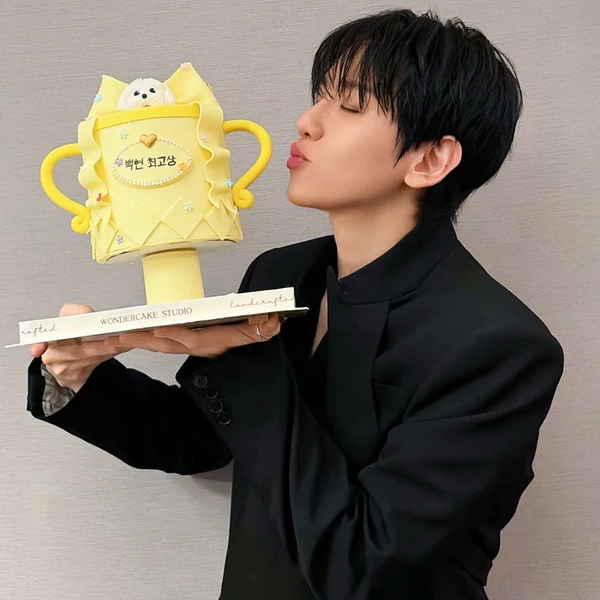 백현 (EXO) 팬심 가득한 인기 사진