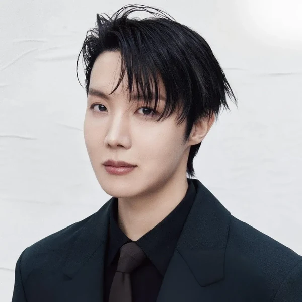 Penampilan j-hope (BTS) yang Paling Dicintai Hari Ini