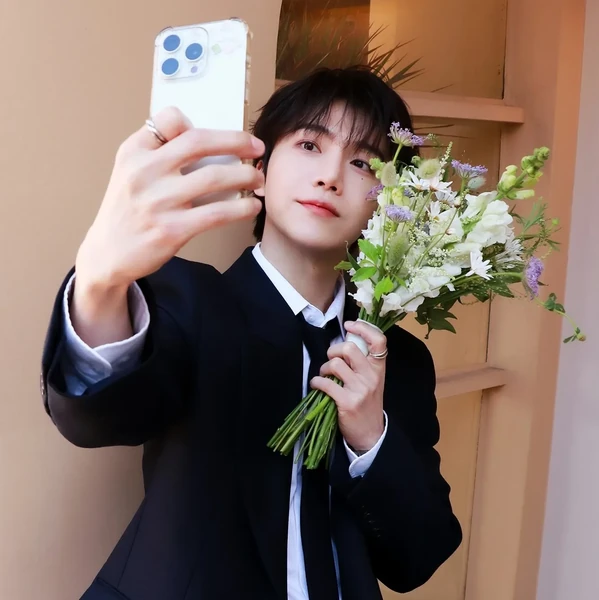 오늘 가장 사랑받은 진호 (펜타곤)의 모습