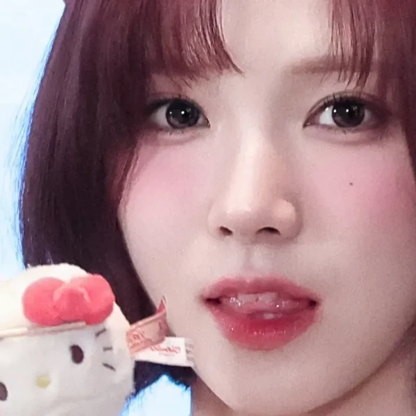 오늘 가장 사랑받은 지우 (하츠투하츠)의 모습