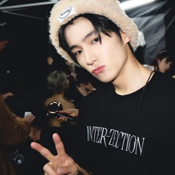 오늘 가장 사랑받은 현재 (더보이즈)의 모습