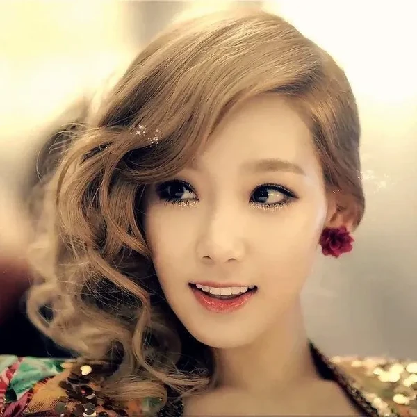 Signature photo of Taeyeon (Girls' Generation) capturing their charm